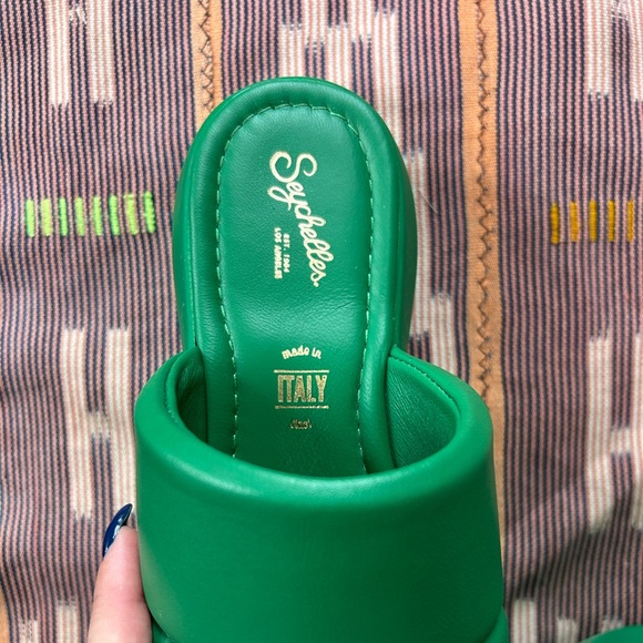 Seychelles 'Sorry About It' Sandal - Picture 7 of 8